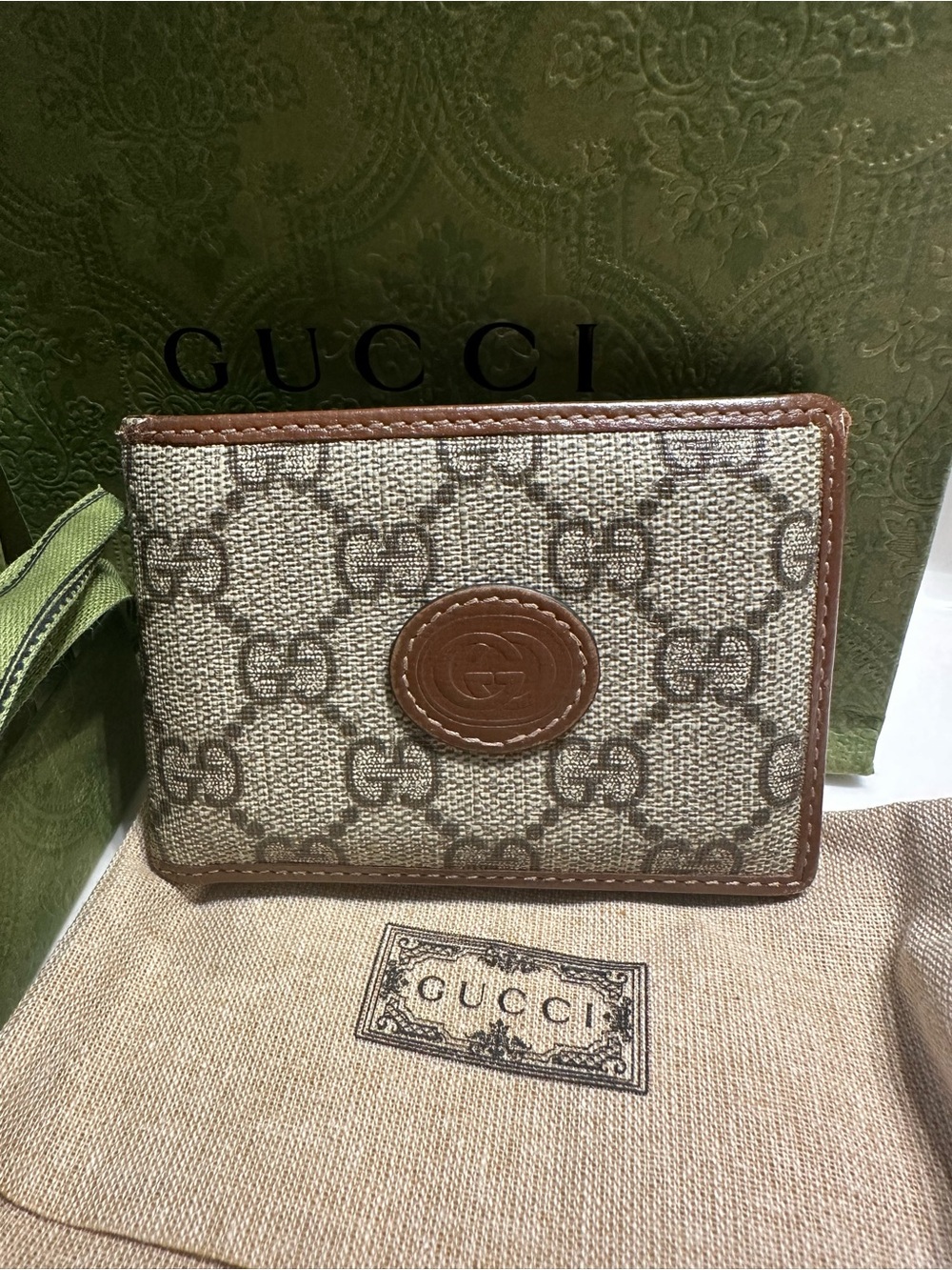 Gucci GG Supreme Bifold Wallet — Men’s — Beige/Brown
